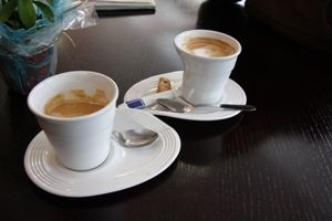 Caféでコーヒ
